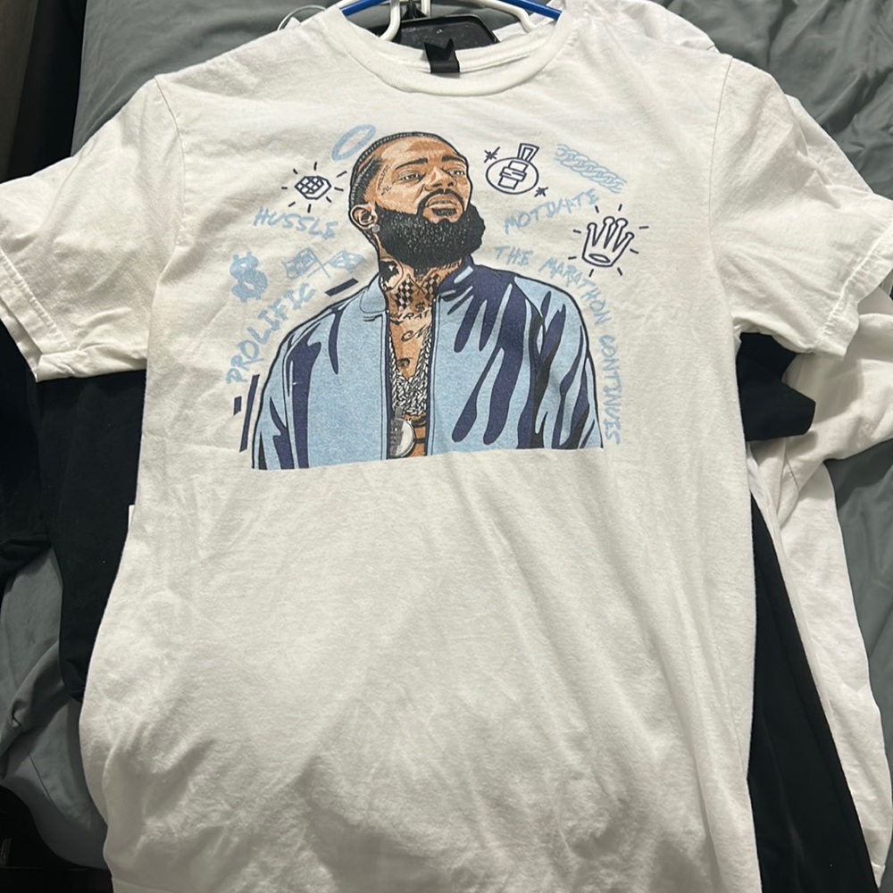White Tee Size small